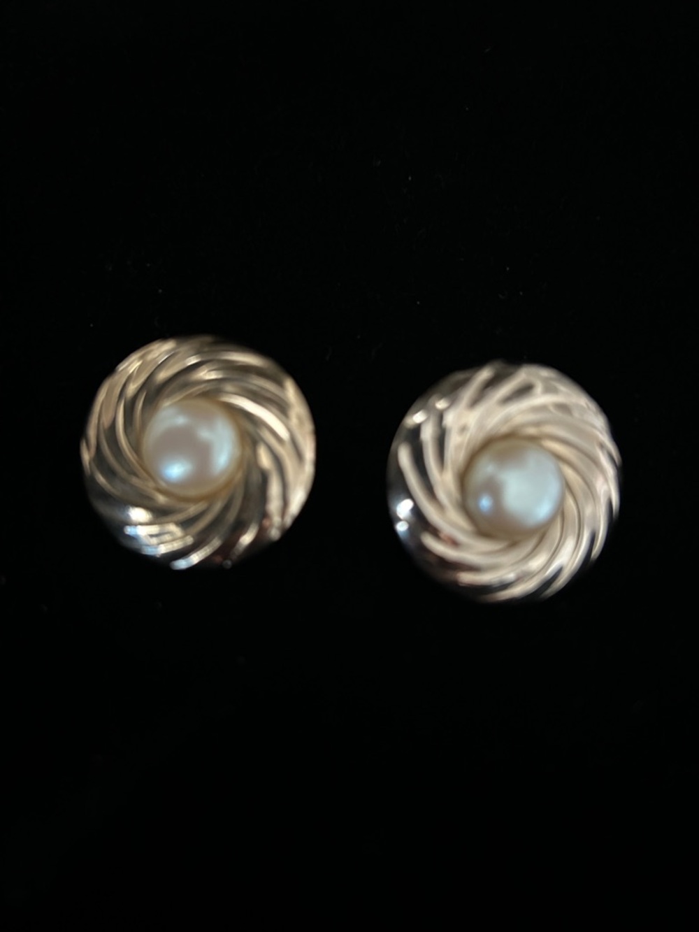 3 for $20 Vtg Classic Pearl Swirl Clip On Earrings - Silver Tone IGC